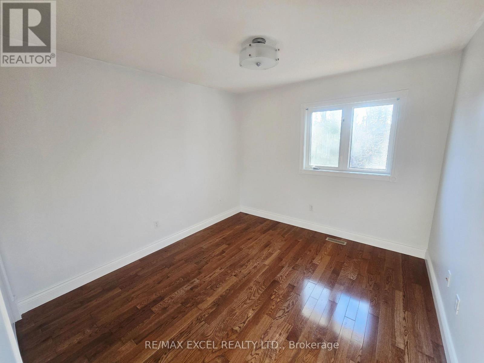 Upper Level - 133 Humberland Drive, Richmond Hill, Ontario  L4E 3Y7 - Photo 18 - N12559480