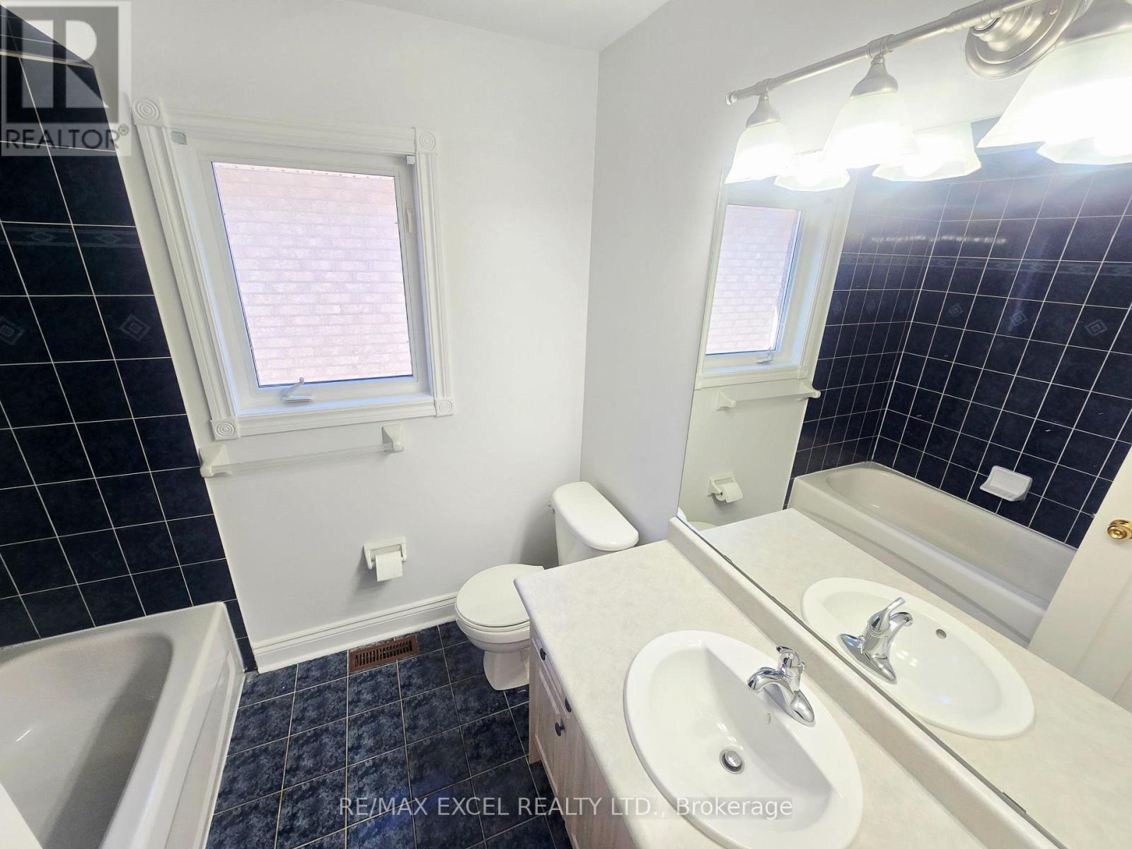 Upper Level - 133 Humberland Drive, Richmond Hill, Ontario  L4E 3Y7 - Photo 22 - N12559480