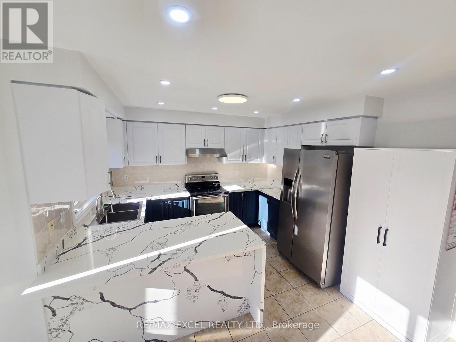 Upper Level - 133 Humberland Drive, Richmond Hill, Ontario  L4E 3Y7 - Photo 5 - N12559480