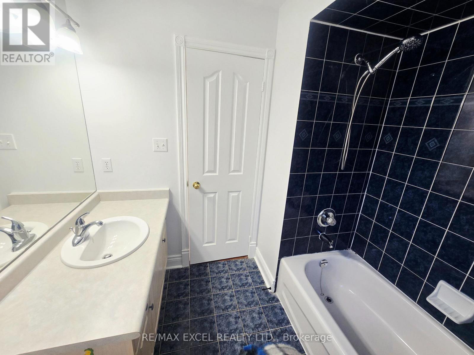 Upper Level - 133 Humberland Drive, Richmond Hill, Ontario  L4E 3Y7 - Photo 23 - N12559480