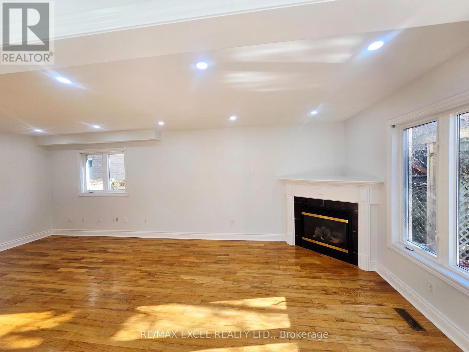 Upper Level - 133 Humberland Drive, Richmond Hill, Ontario  L4E 3Y7 - Photo 7 - N12559480