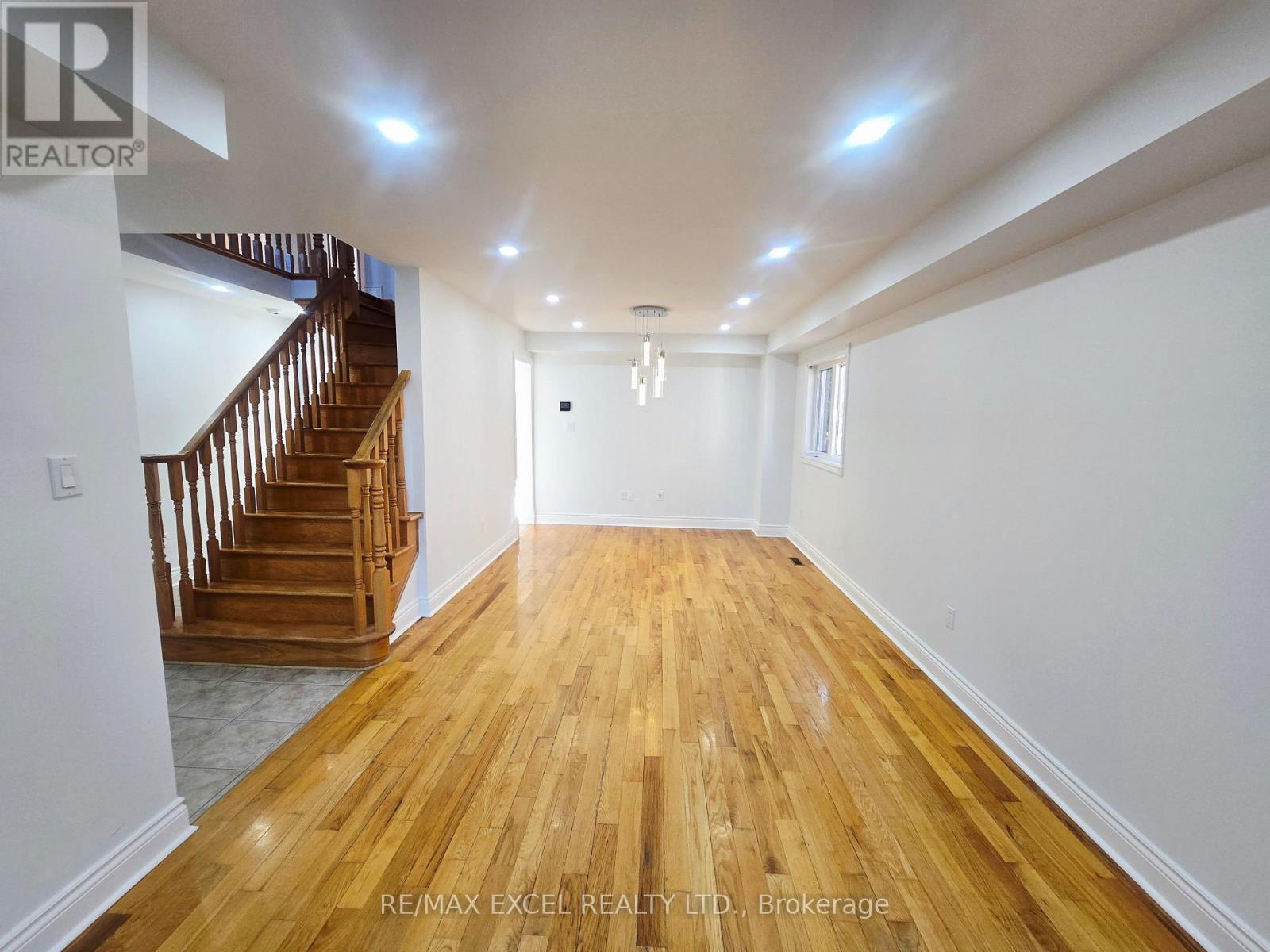 Upper Level - 133 Humberland Drive, Richmond Hill, Ontario  L4E 3Y7 - Photo 9 - N12559480