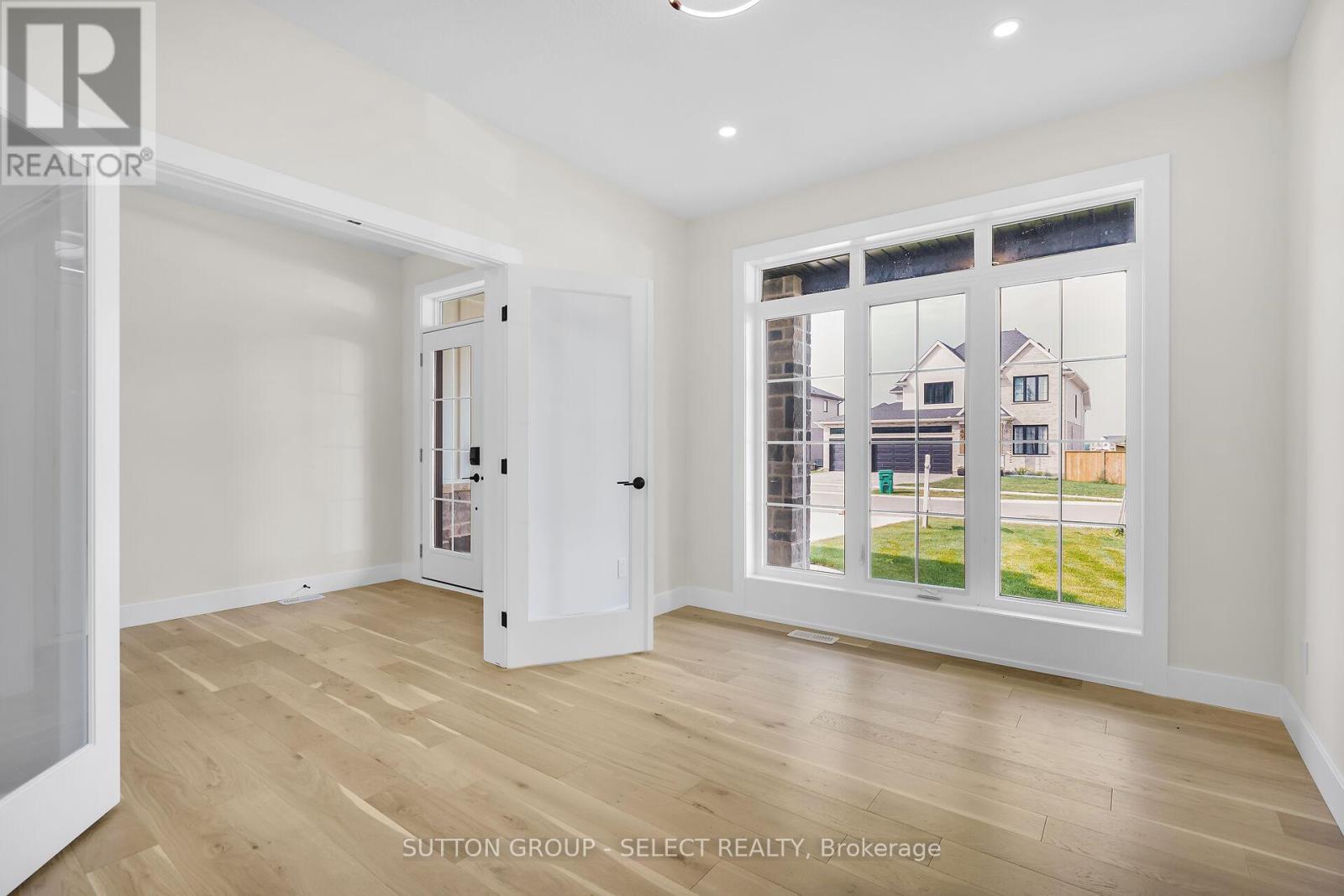 50 Royal Crescent, Southwold, Ontario  N5P 0G5 - Photo 11 - X12572054