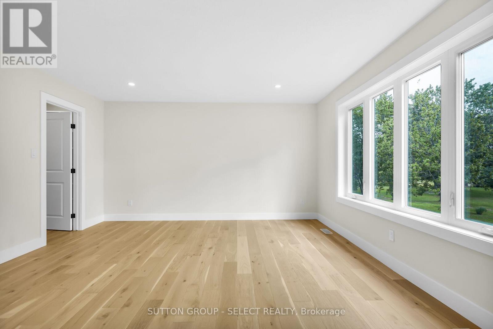 50 Royal Crescent, Southwold, Ontario  N5P 0G5 - Photo 24 - X12572054