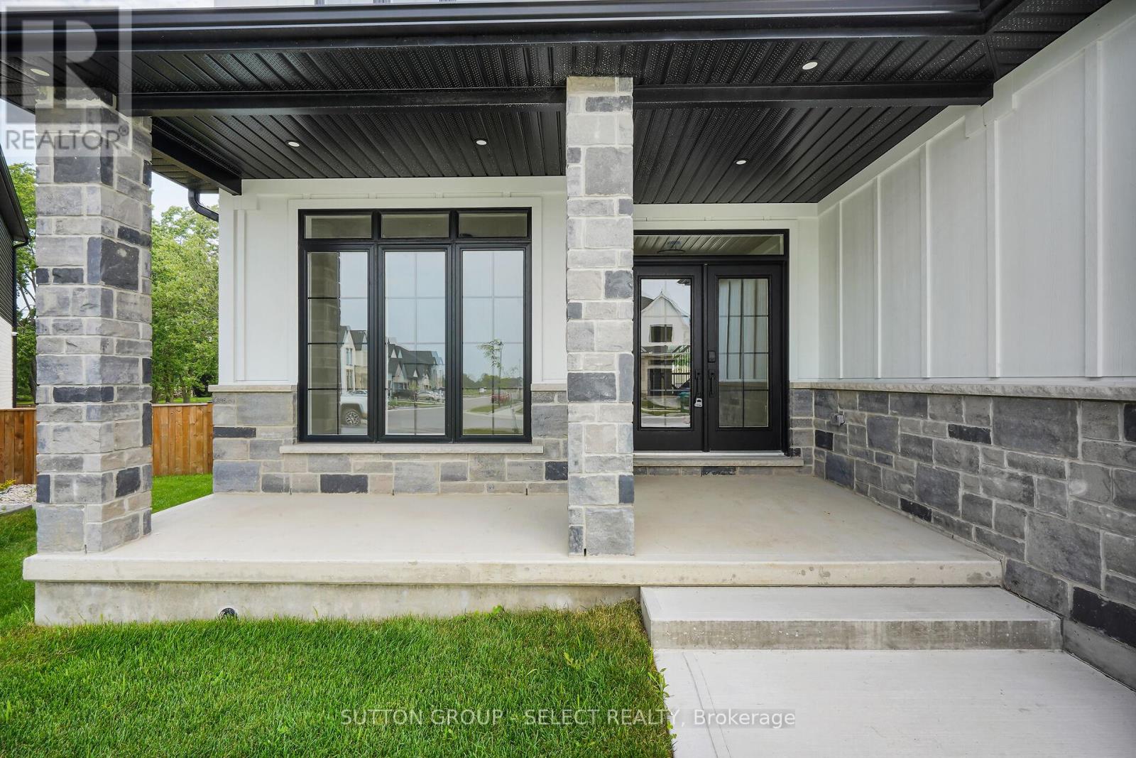 50 Royal Crescent, Southwold, Ontario  N5P 0G5 - Photo 3 - X12572054