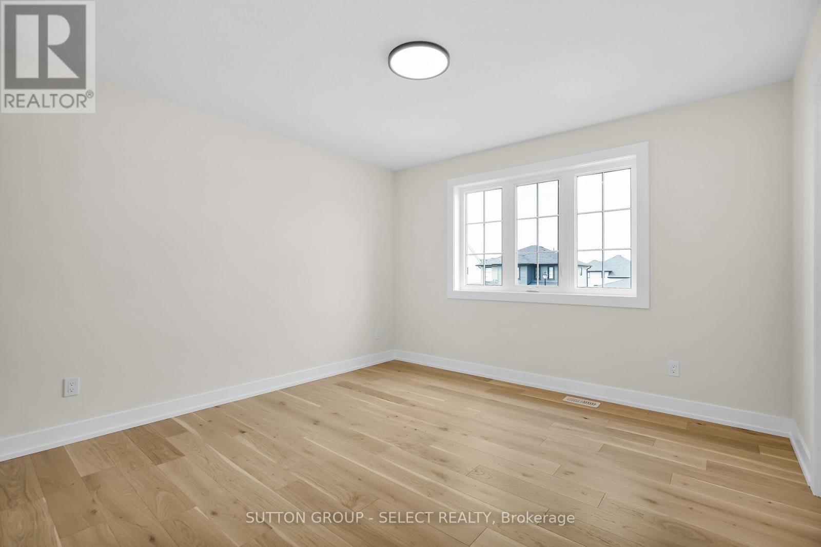 50 Royal Crescent, Southwold, Ontario  N5P 0G5 - Photo 32 - X12572054