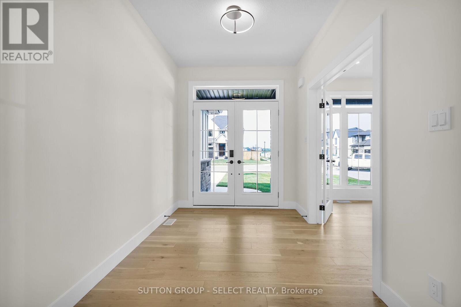 50 Royal Crescent, Southwold, Ontario  N5P 0G5 - Photo 9 - X12572054