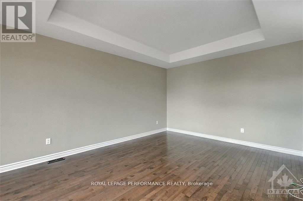 610 Lauraleaf Crescent, Ottawa, Ontario  K2J 6G9 - Photo 3 - X12572082