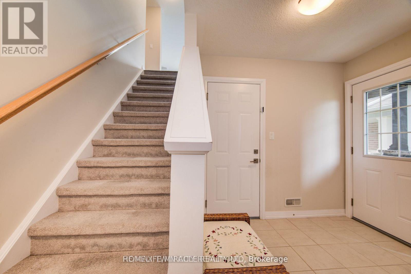 124 Ian Ormston Drive, Kitchener, Ontario  N2P 2Y8 - Photo 4 - X12571750