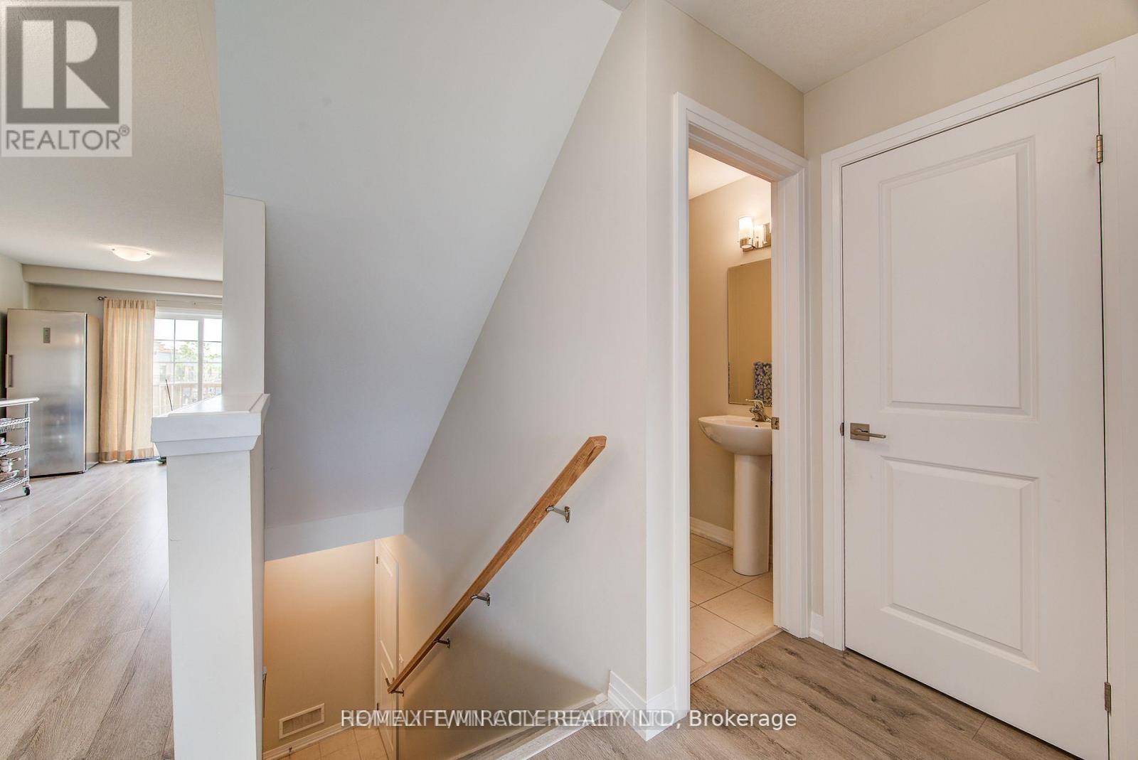 124 Ian Ormston Drive, Kitchener, Ontario  N2P 2Y8 - Photo 5 - X12571750