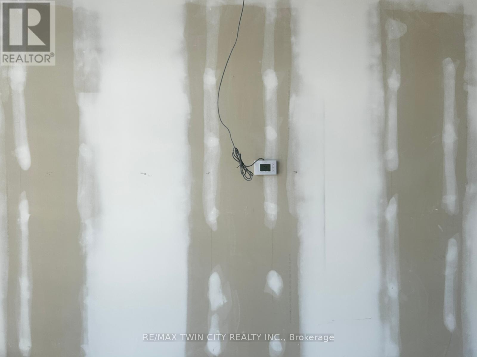 C2 - 873 Fairway Street N, Kitchener, Ontario  N2A 0C3 - Photo 3 - X12571946