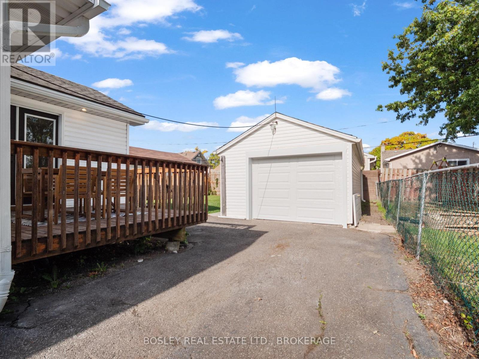 394 Fleet Street, Welland, Ontario  L3B 4X5 - Photo 2 - X12572042