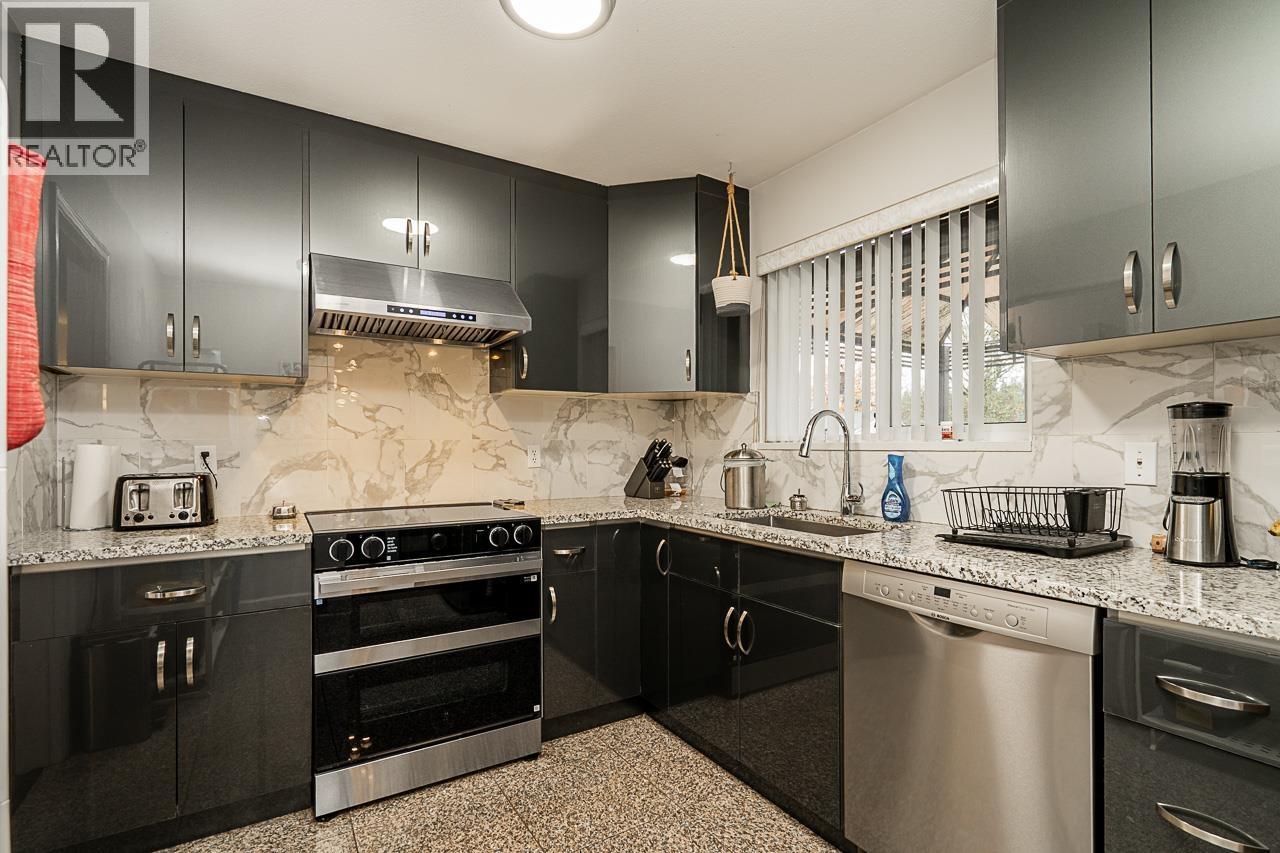 467 Fader Street, New Westminster, British Columbia  V3L 3T2 - Photo 2 - R3069536