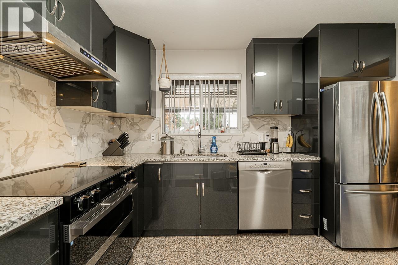 467 Fader Street, New Westminster, British Columbia  V3L 3T2 - Photo 3 - R3069536