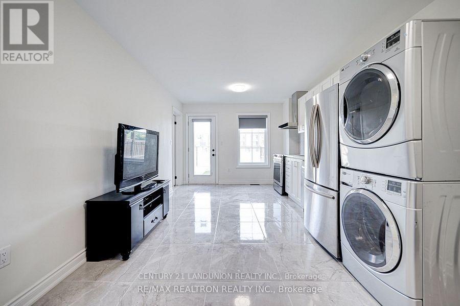 #2 - 75 William Durie Way, Toronto, Ontario  M2R 2N2 - Photo 6 - C12572026