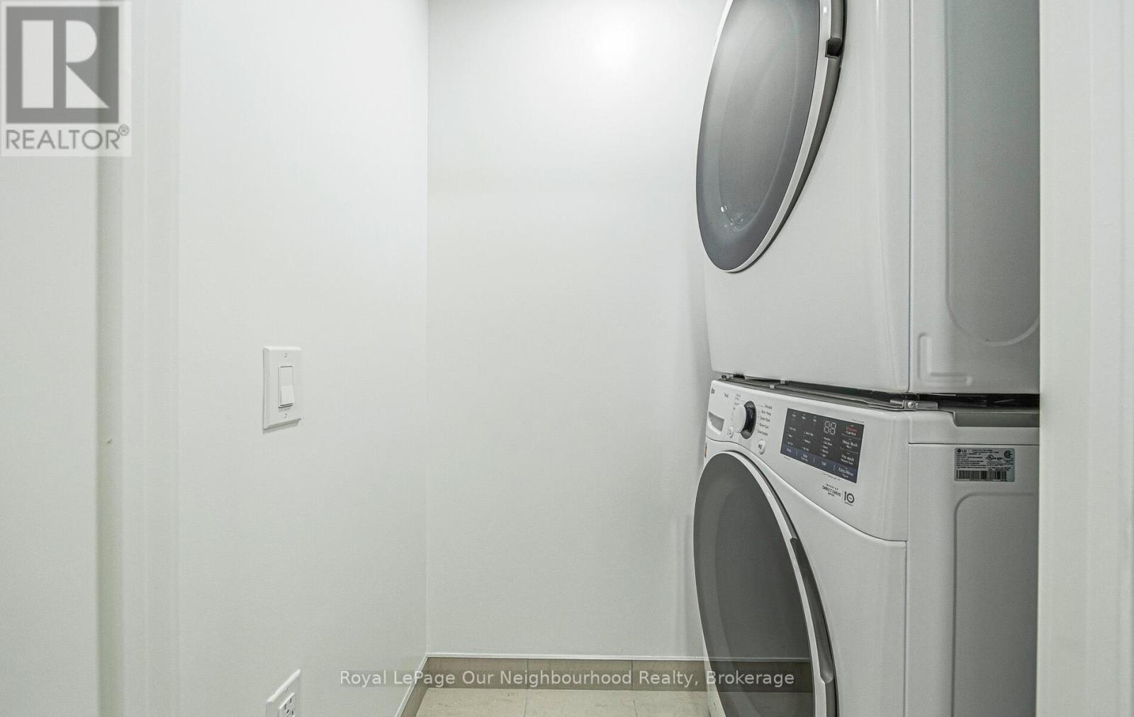 412 - 395 Square One Drive, Mississauga, Ontario  L5B 0P6 - Photo 18 - W12570550