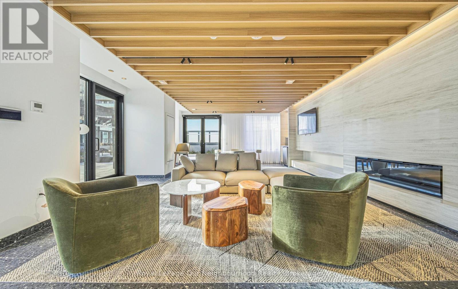 412 - 395 Square One Drive, Mississauga, Ontario  L5B 0P6 - Photo 5 - W12570550