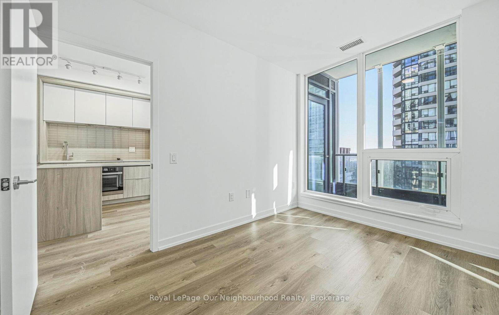 412 - 395 Square One Drive, Mississauga, Ontario  L5B 0P6 - Photo 14 - W12570550