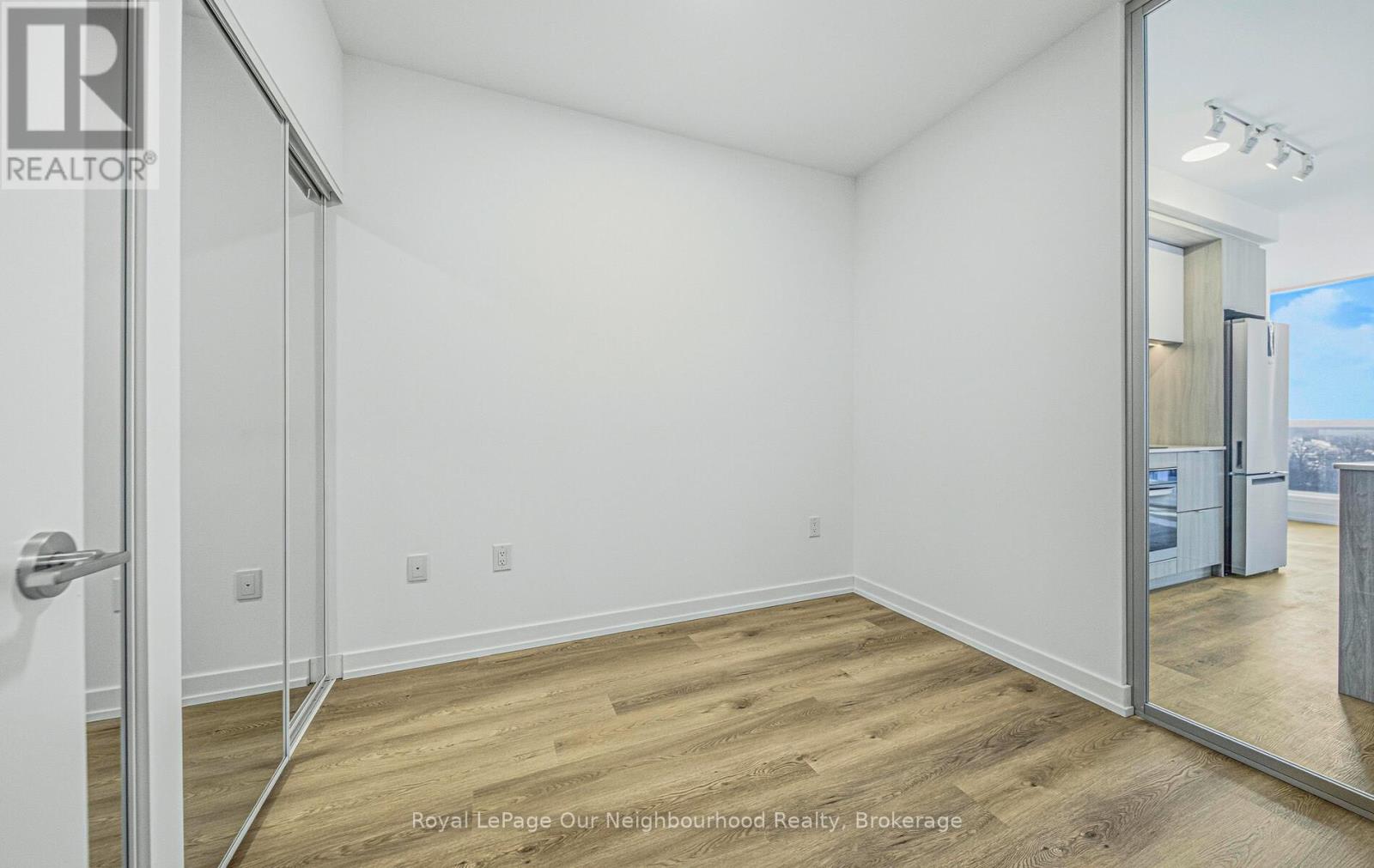 412 - 395 Square One Drive, Mississauga, Ontario  L5B 0P6 - Photo 15 - W12570550