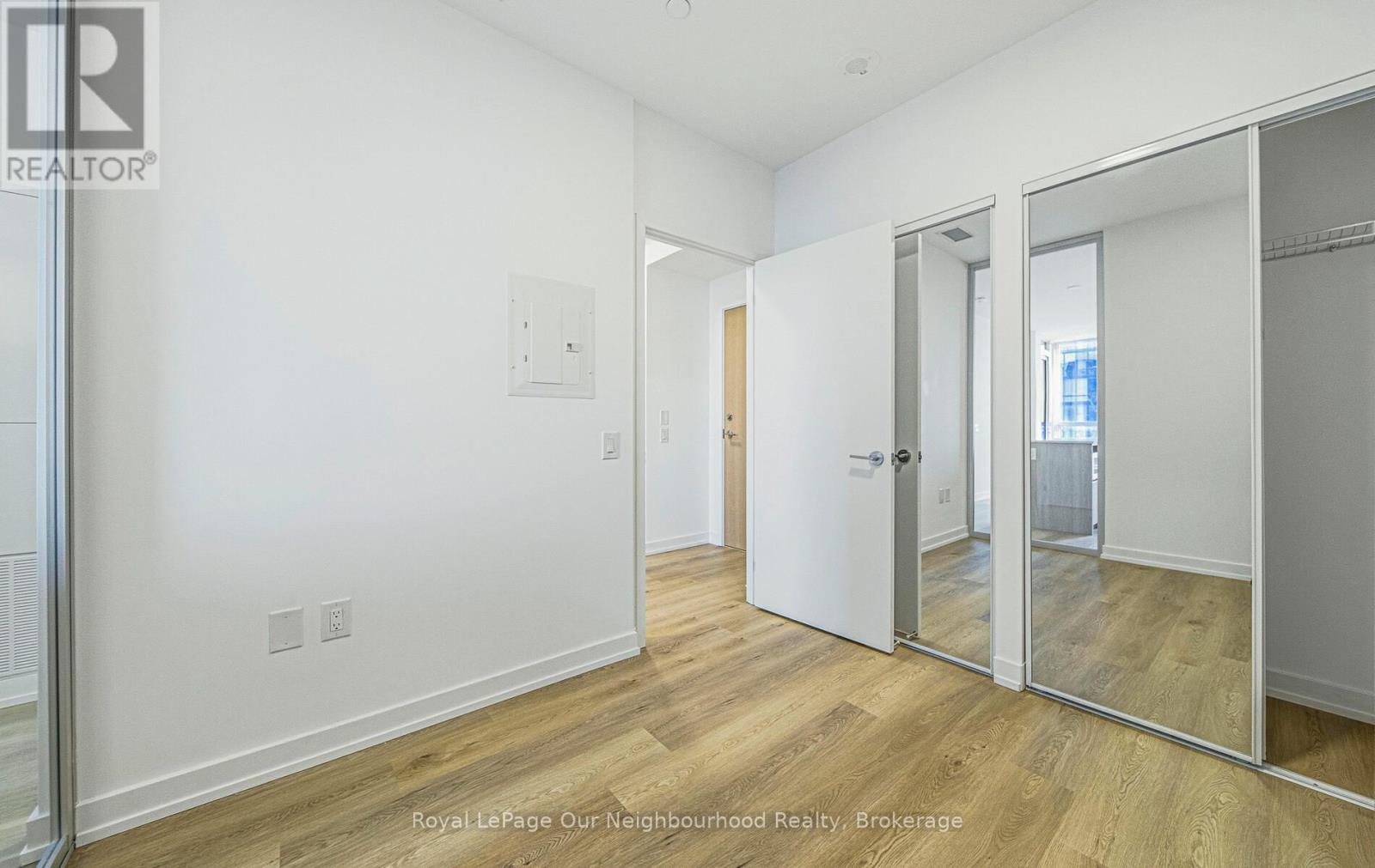 412 - 395 Square One Drive, Mississauga, Ontario  L5B 0P6 - Photo 16 - W12570550