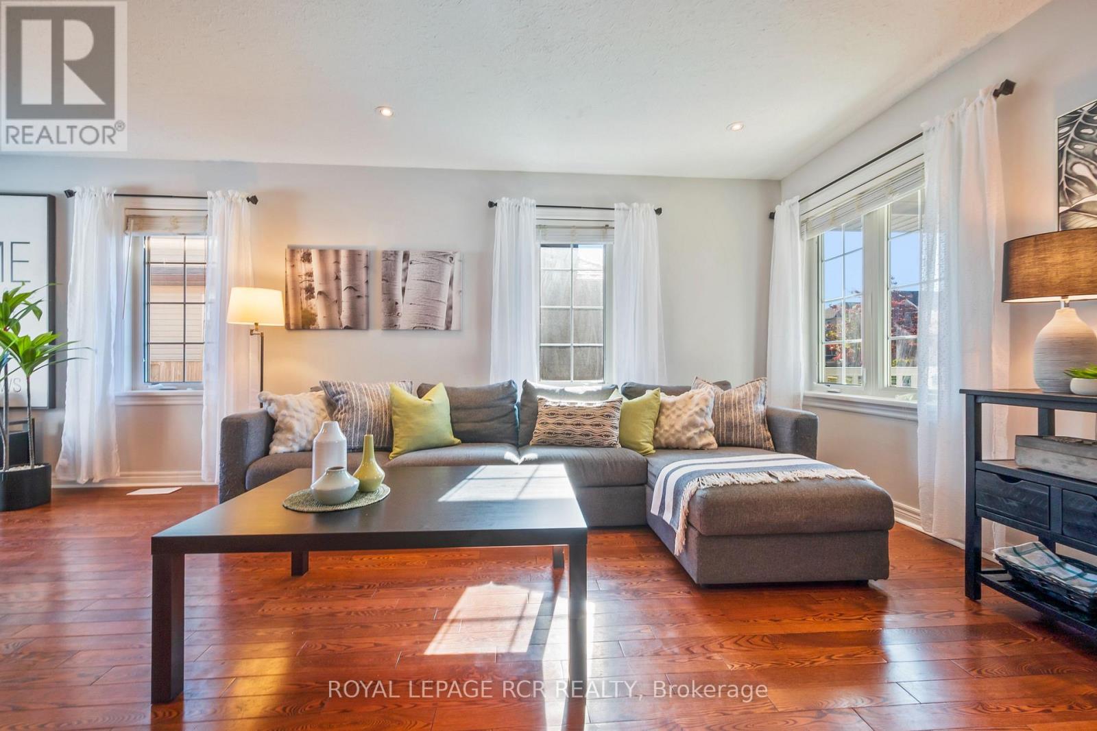 121 Fleming Way, Shelburne, Ontario  L9V 3E3 - Photo 4 - X12487765