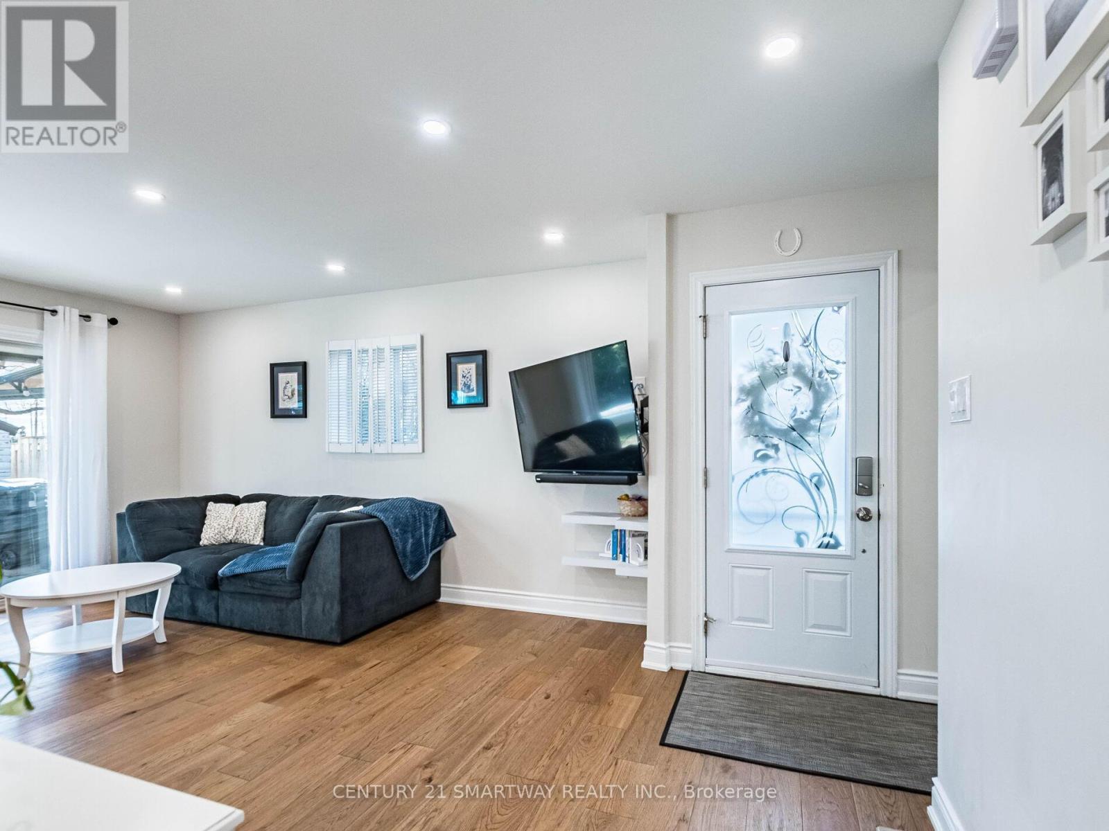 15 Huronia Court S, Brampton, Ontario  L6S 2C7 - Photo 5 - W12571618