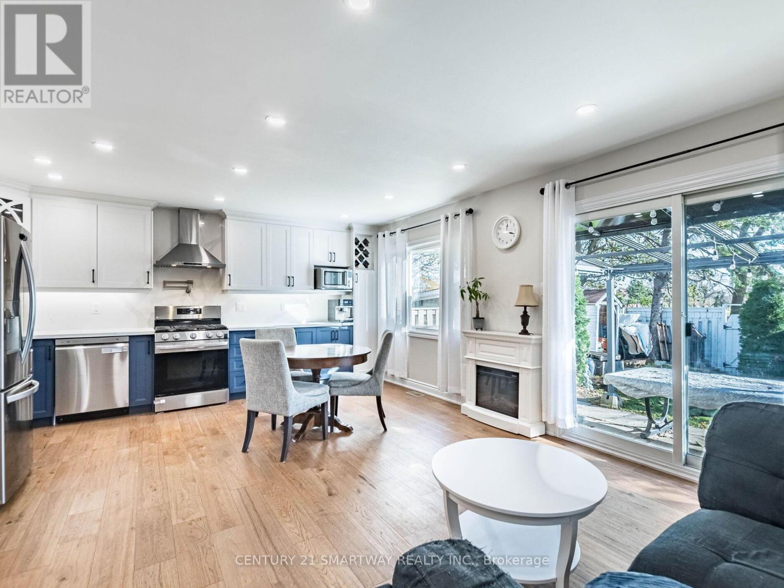 15 Huronia Court S, Brampton, Ontario  L6S 2C7 - Photo 7 - W12571618