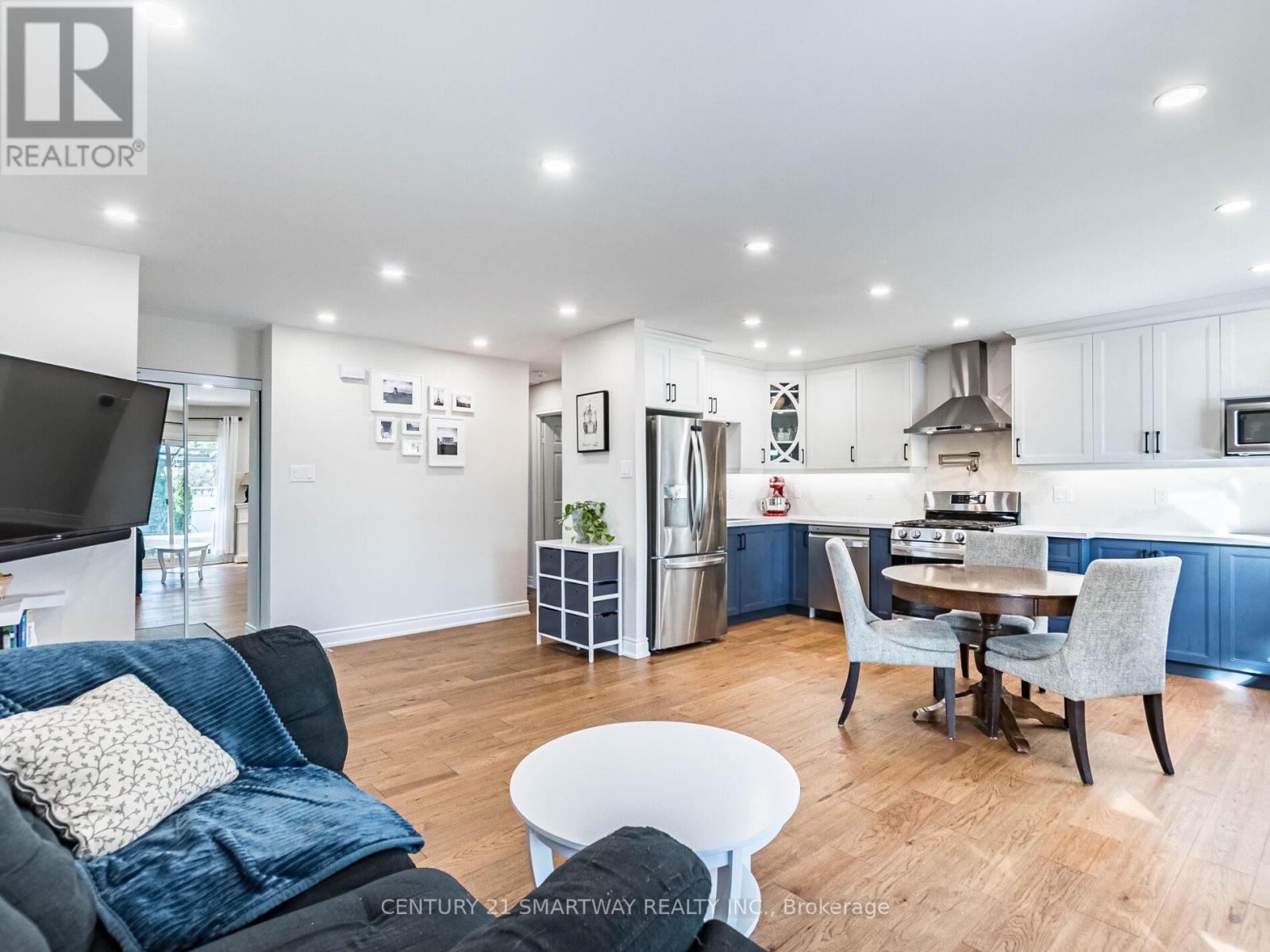 15 Huronia Court S, Brampton, Ontario  L6S 2C7 - Photo 8 - W12571618