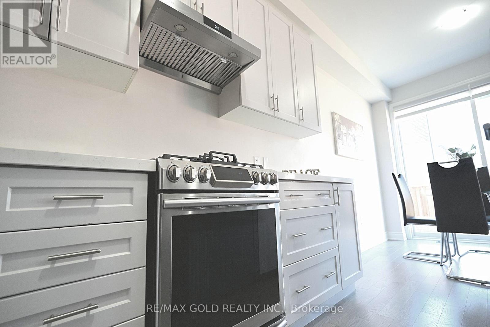 6 Del Grappa Street, Caledon, Ontario  L7C 4L1 - Photo 7 - W12568214