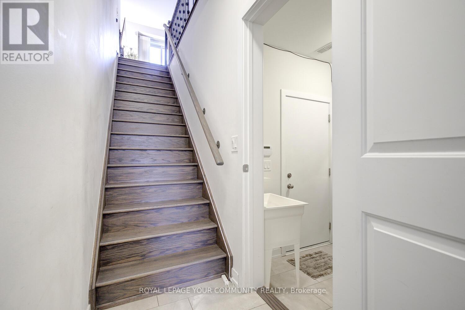 38 Troon Avenue, Vaughan, Ontario  L6A 4Z2 - Photo 12 - N12572000