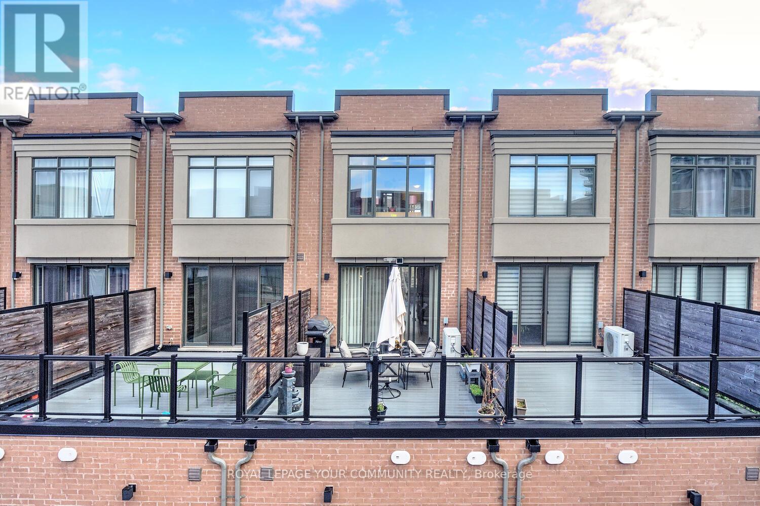 38 Troon Avenue, Vaughan, Ontario  L6A 4Z2 - Photo 2 - N12572000