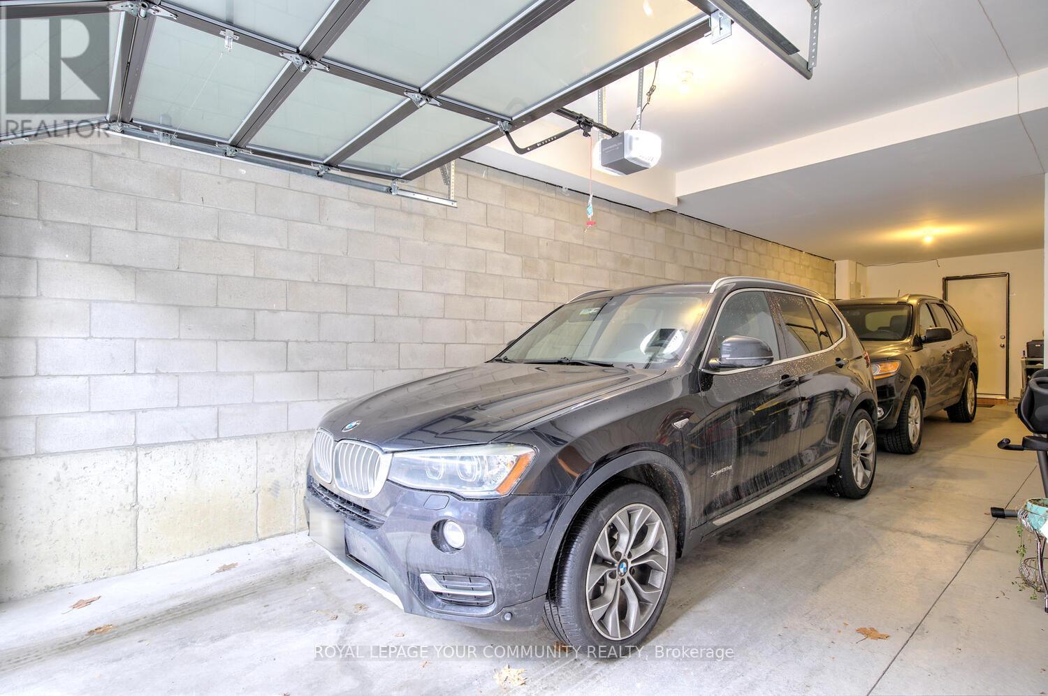 38 Troon Avenue, Vaughan, Ontario  L6A 4Z2 - Photo 4 - N12572000