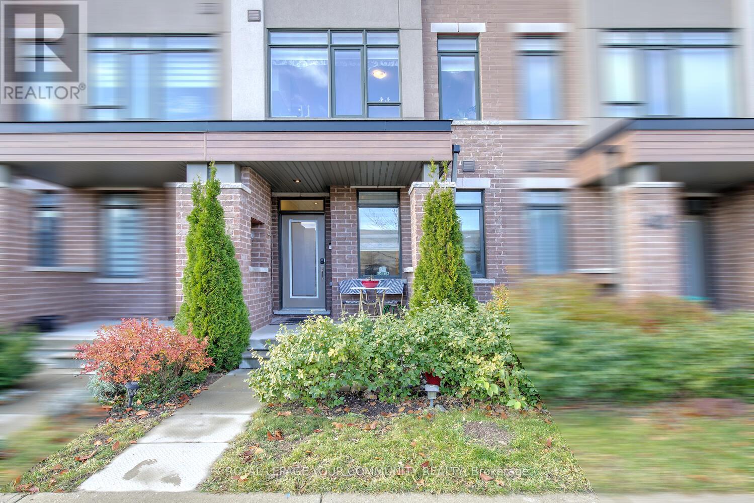 38 Troon Avenue, Vaughan, Ontario  L6A 4Z2 - Photo 6 - N12572000