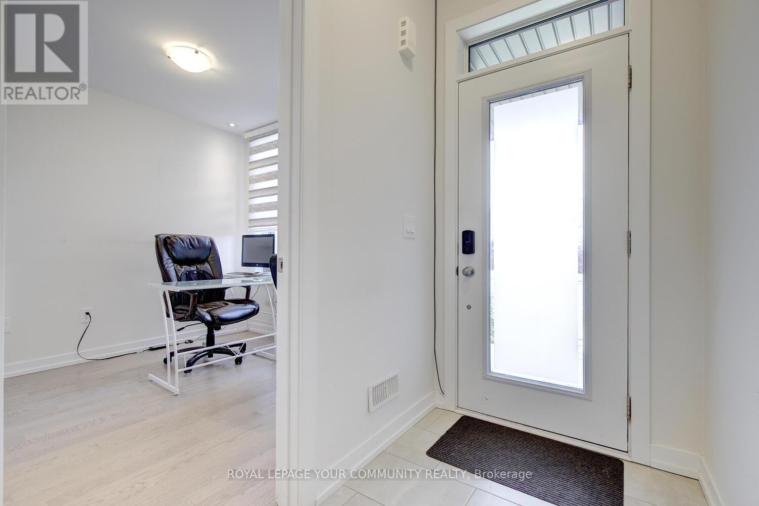 38 Troon Avenue, Vaughan, Ontario  L6A 4Z2 - Photo 8 - N12572000