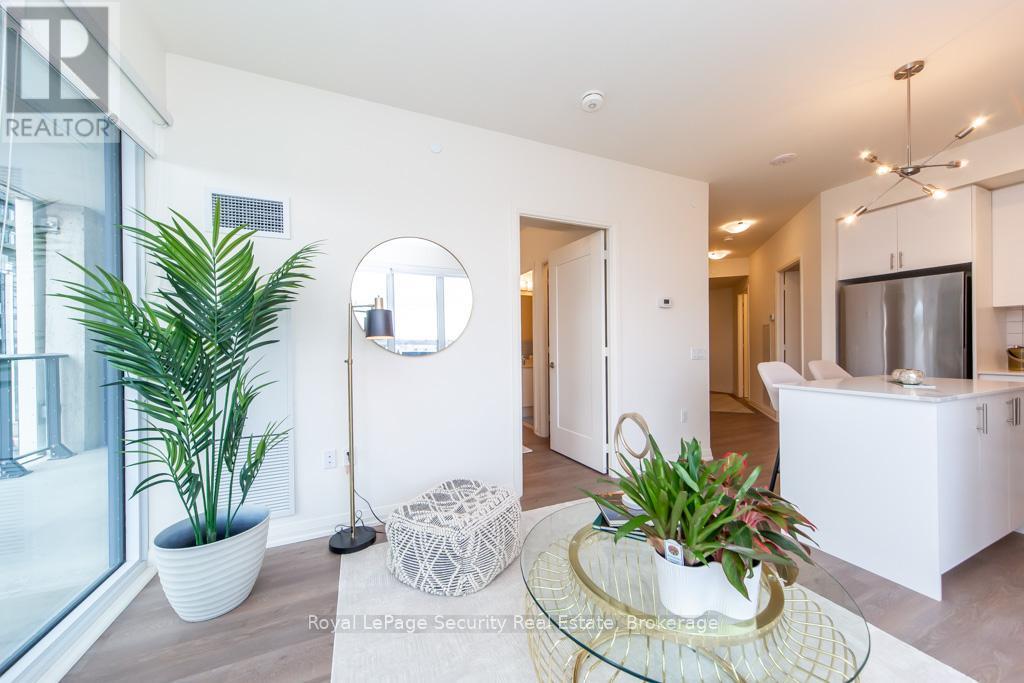 403 - 9000 Jane Street, Vaughan, Ontario  L4K 0M6 - Photo 10 - N12572002