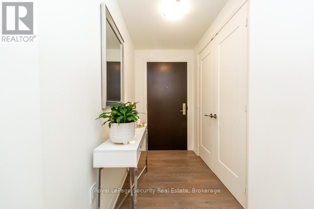 403 - 9000 Jane Street, Vaughan, Ontario  L4K 0M6 - Photo 2 - N12572002