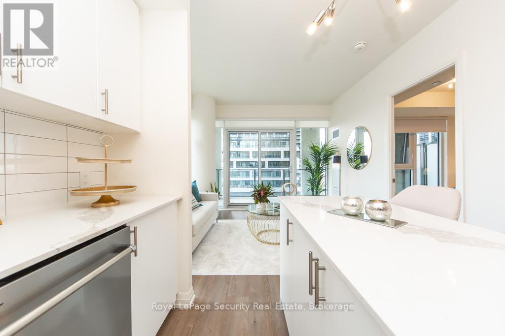 403 - 9000 Jane Street, Vaughan, Ontario  L4K 0M6 - Photo 4 - N12572002