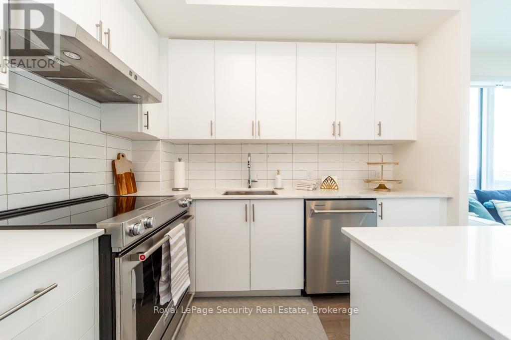 403 - 9000 Jane Street, Vaughan, Ontario  L4K 0M6 - Photo 6 - N12572002