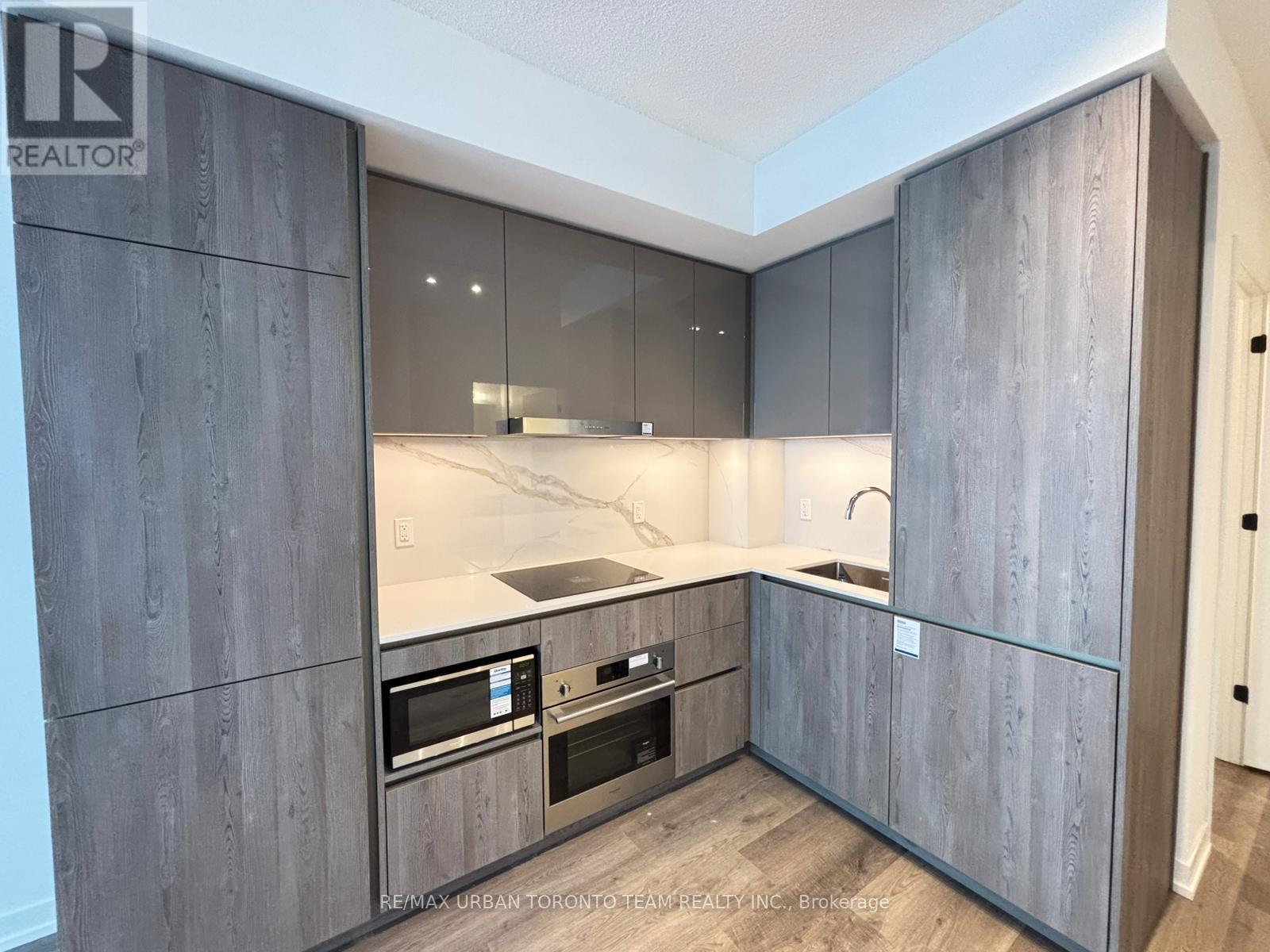 2115 - 8 Interchange Way, Vaughan, Ontario  L4K 5Z7 - Photo 4 - N12572076