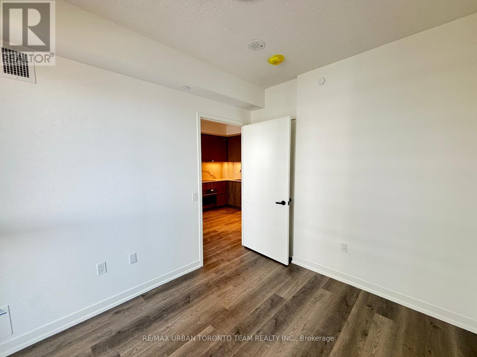 2115 - 8 Interchange Way, Vaughan, Ontario  L4K 5Z7 - Photo 5 - N12572076