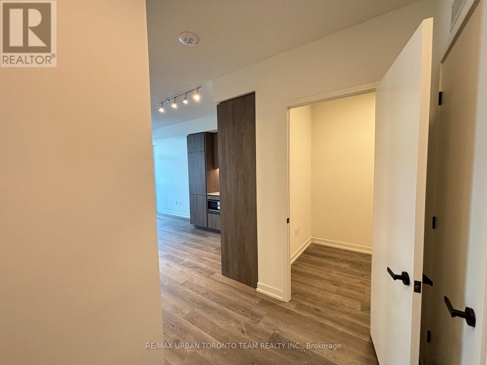 2115 - 8 Interchange Way, Vaughan, Ontario  L4K 5Z7 - Photo 9 - N12572076