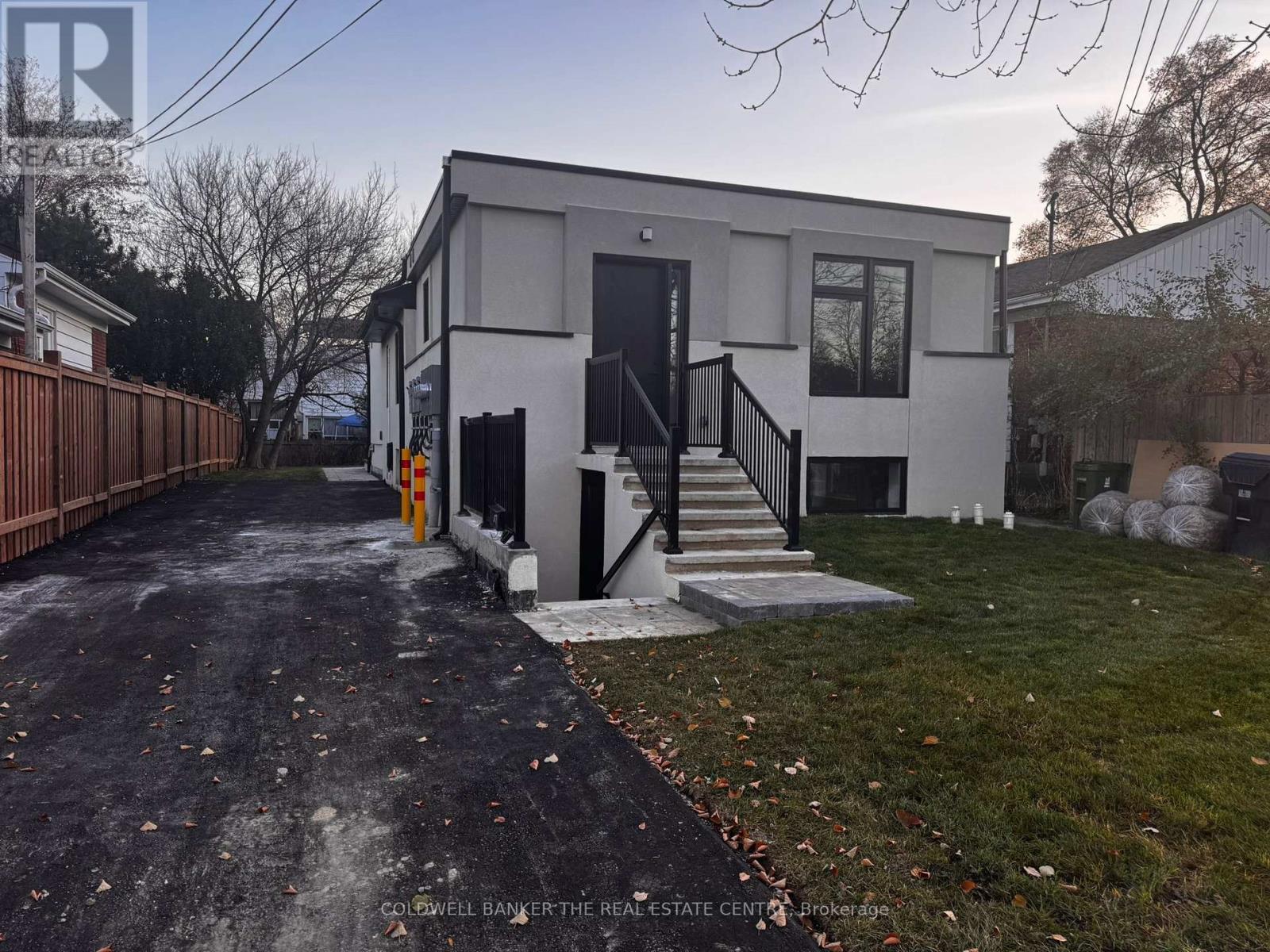 Unit 2 - Front Lower - 17 Cornwallis Drive, Toronto, Ontario  M1P 1H1 - Photo 2 - E12562192
