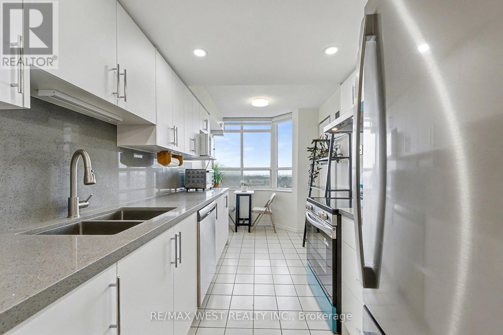 1009 - 30 Malta Avenue, Brampton, Ontario  L6Y 4S5 - Photo 11 - W12572022