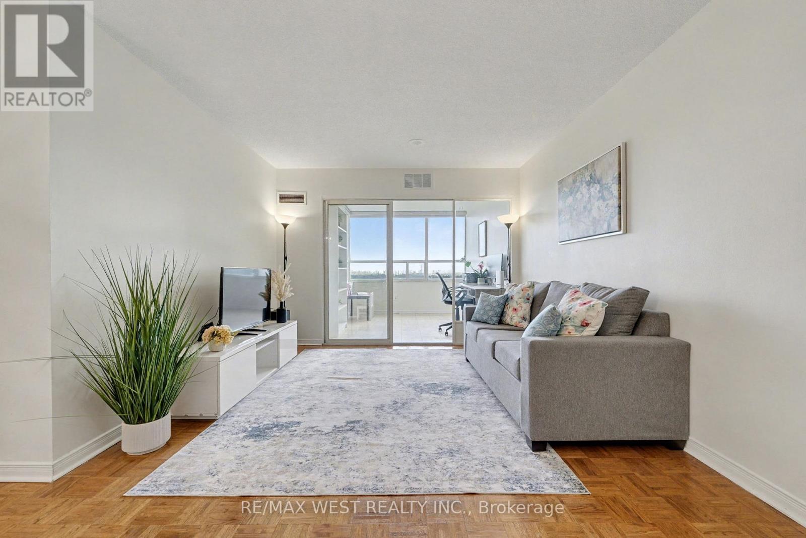 1009 - 30 Malta Avenue, Brampton, Ontario  L6Y 4S5 - Photo 5 - W12572022