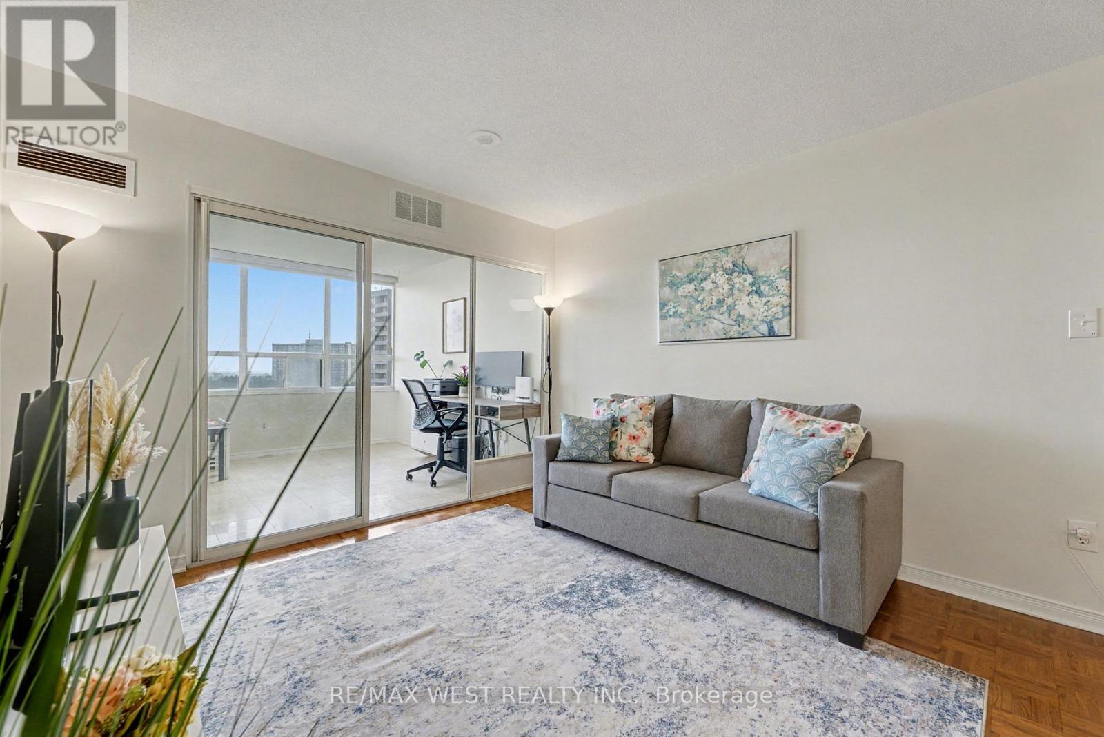 1009 - 30 Malta Avenue, Brampton, Ontario  L6Y 4S5 - Photo 6 - W12572022