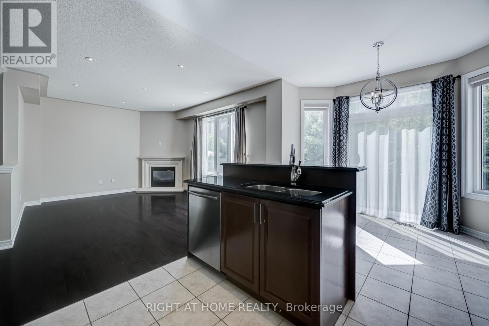 3407 Whilabout Terrace, Oakville, Ontario  L6L 0A7 - Photo 14 - W12572036