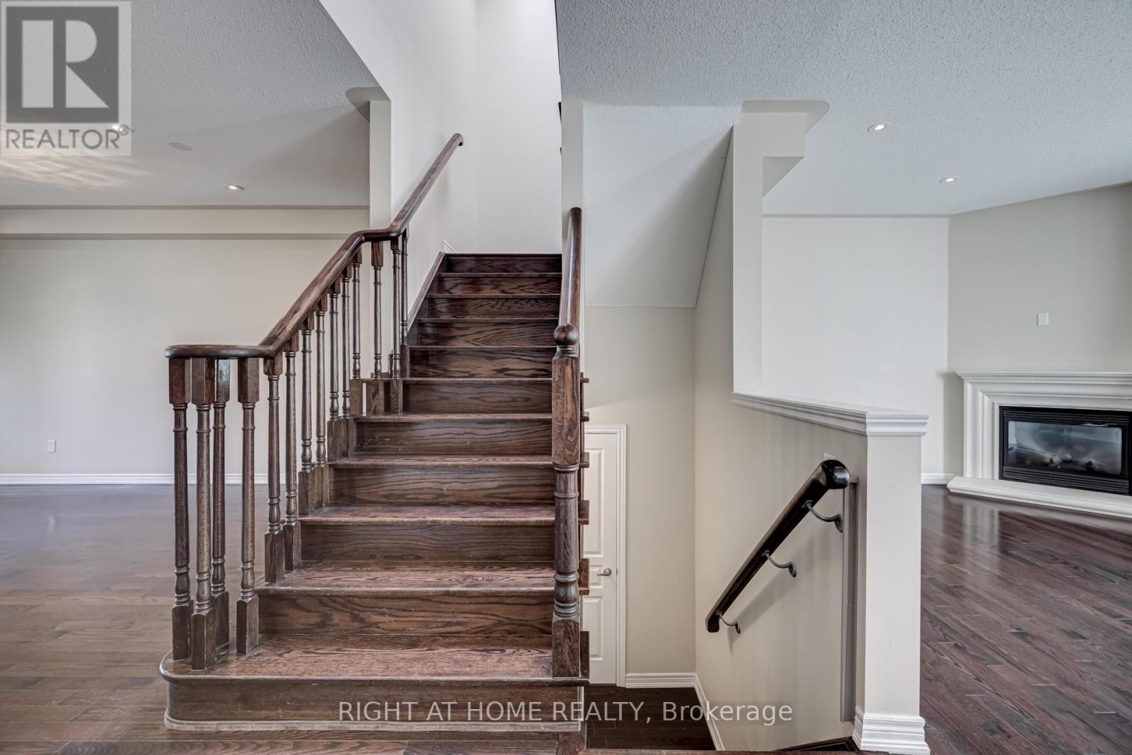 3407 Whilabout Terrace, Oakville, Ontario  L6L 0A7 - Photo 18 - W12572036