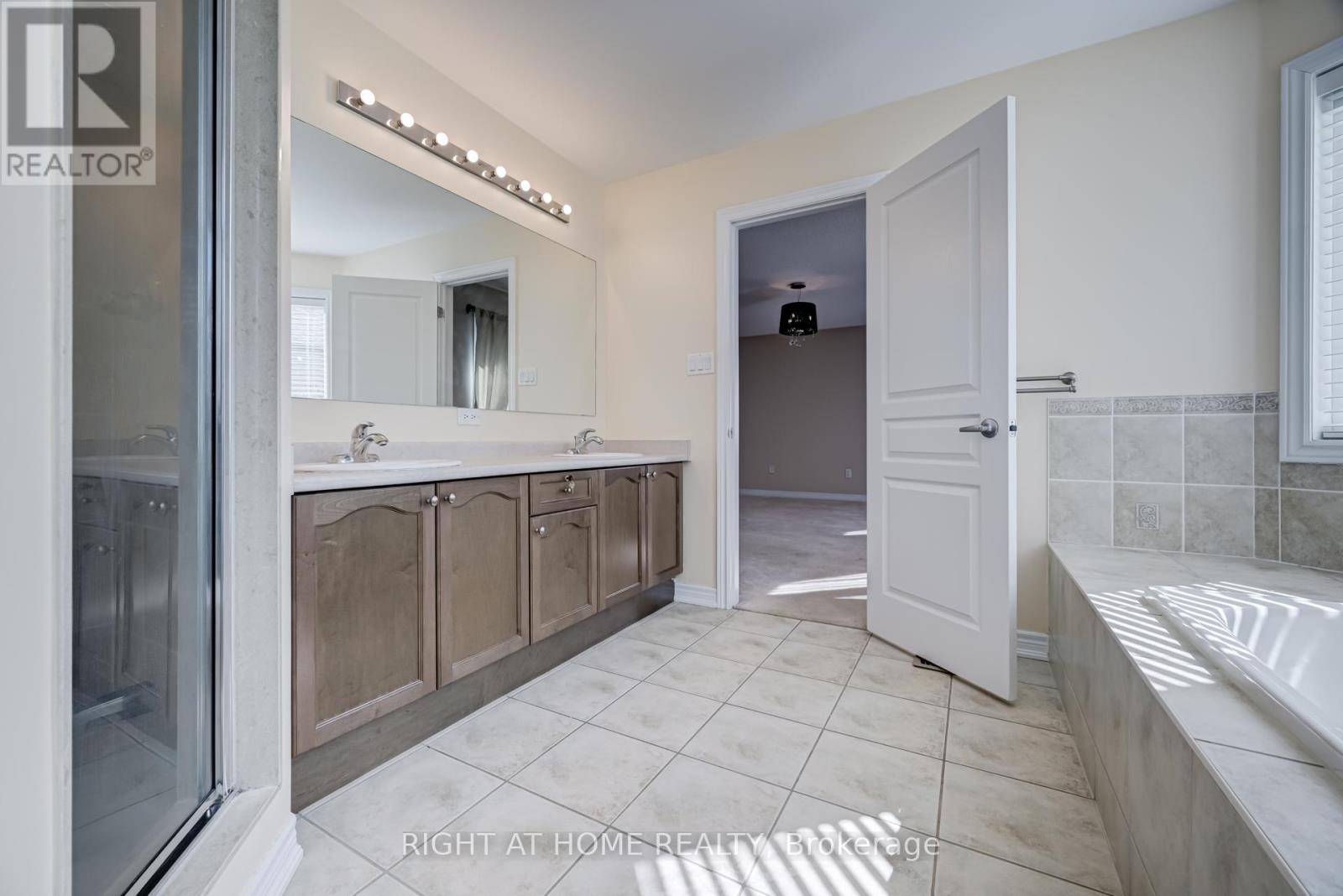 3407 Whilabout Terrace, Oakville, Ontario  L6L 0A7 - Photo 26 - W12572036