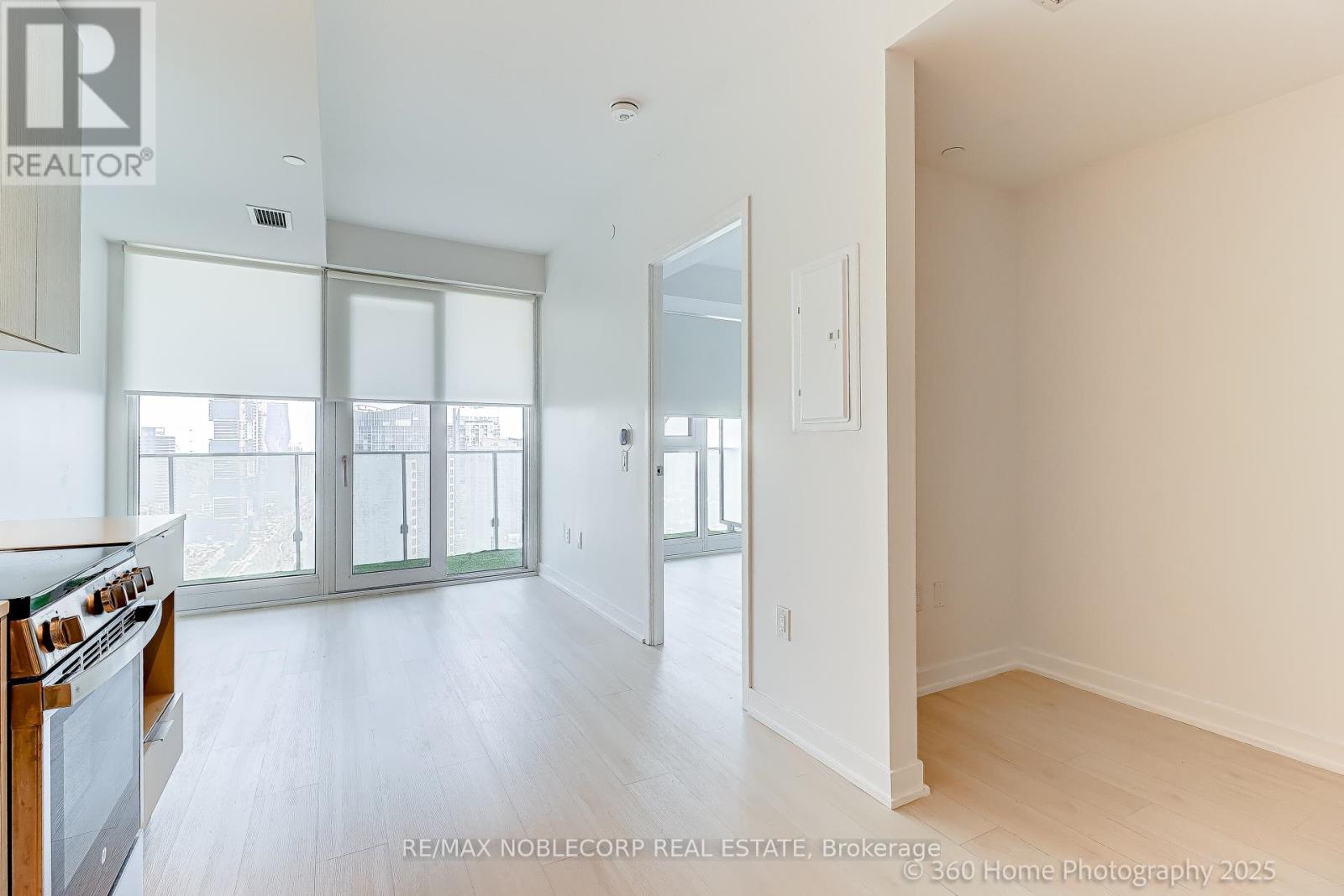 2912 - 3900 Confederation Parkway, Mississauga, Ontario  L5B 0M3 - Photo 17 - W12572078