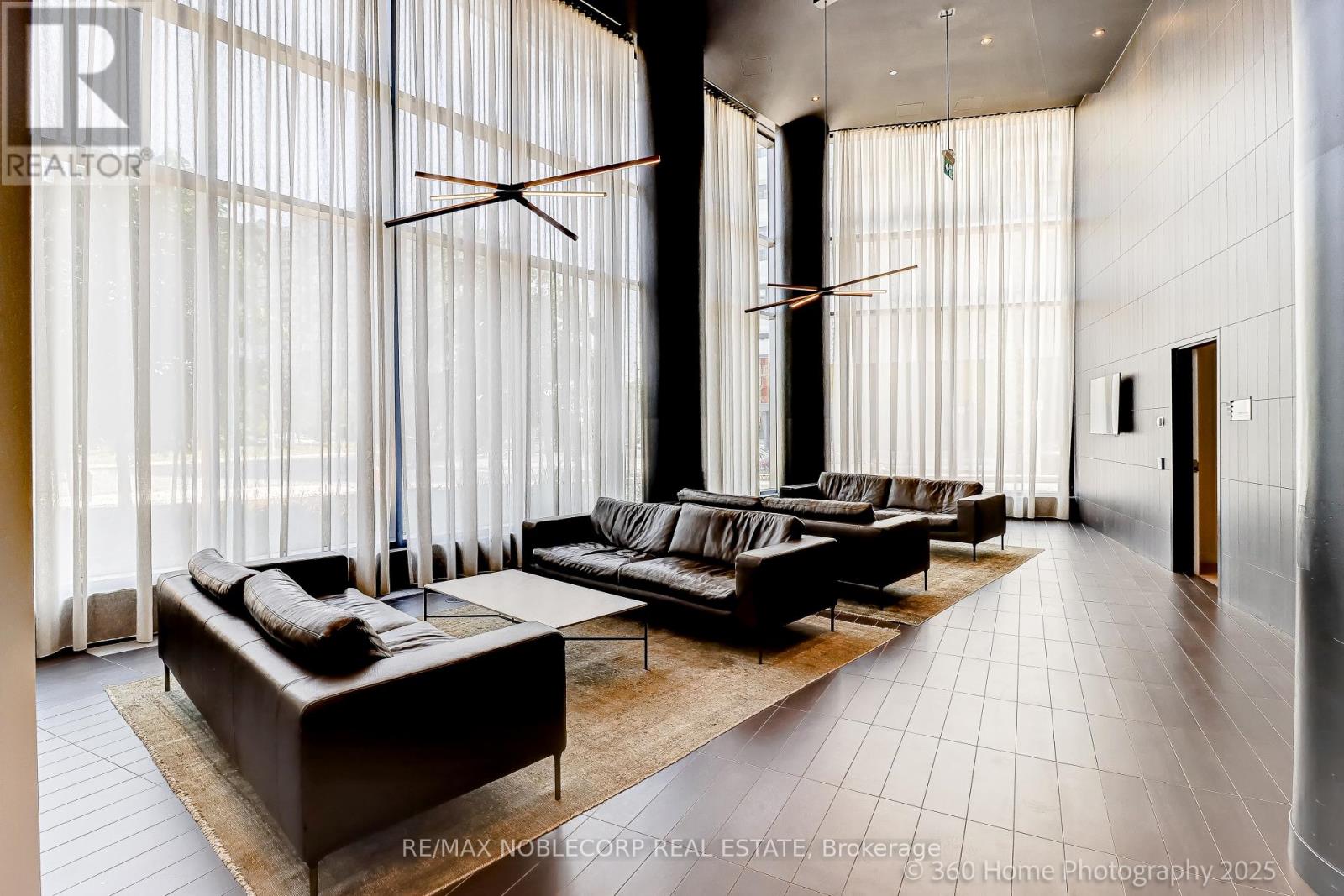 2912 - 3900 Confederation Parkway, Mississauga, Ontario  L5B 0M3 - Photo 25 - W12572078